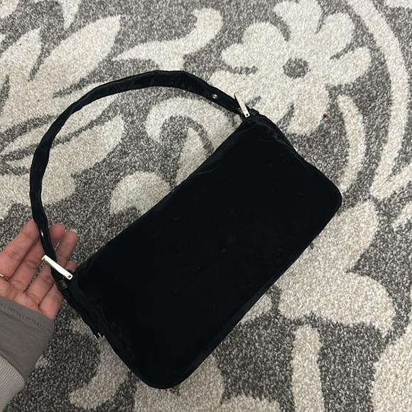 Vintage velvet Fendi baguette with mixed metal hardware - Picture 5 of 9